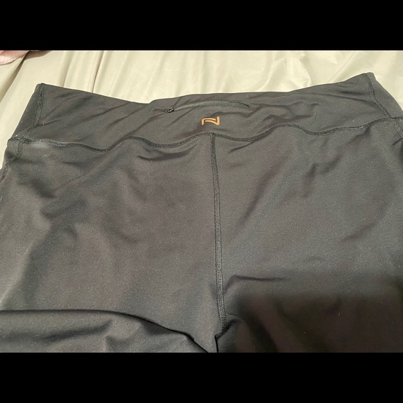 Leggings with side pockets and bottom ruching - Picture 10 of 12